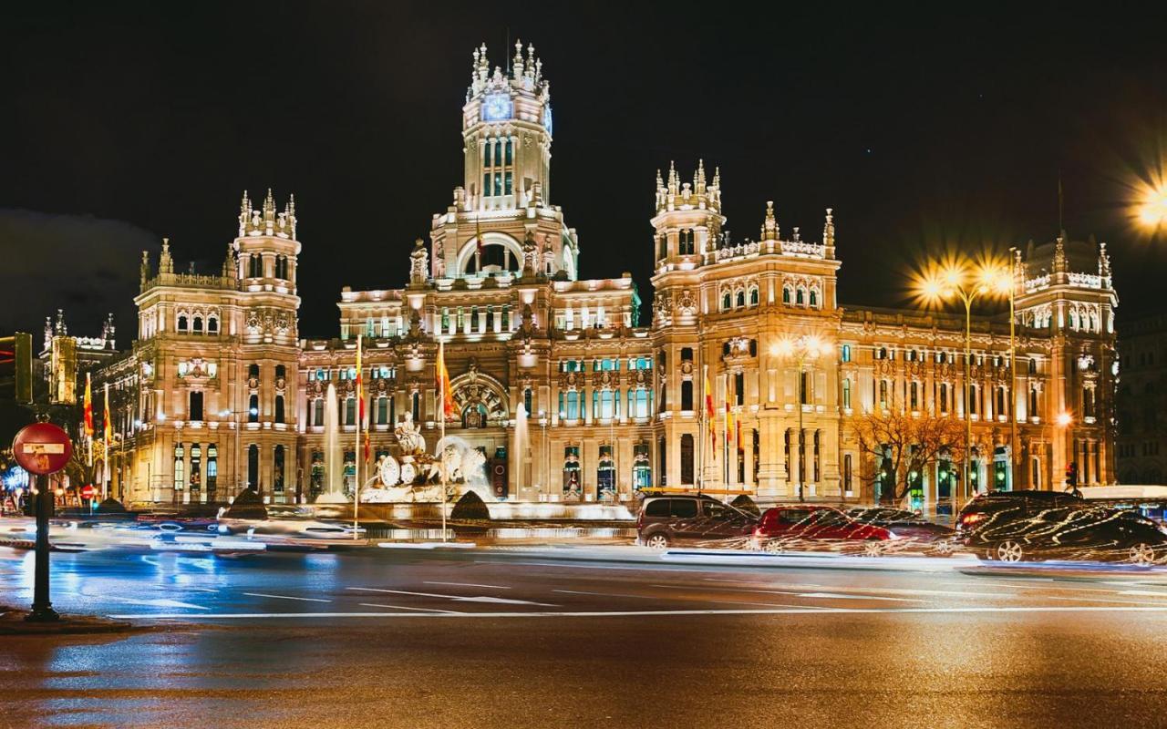 La Reina De Gran Via - Parking Tph Bed and Breakfast Madrid Exteriör bild