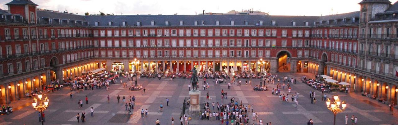 La Reina De Gran Via - Parking Tph Bed and Breakfast Madrid Exteriör bild