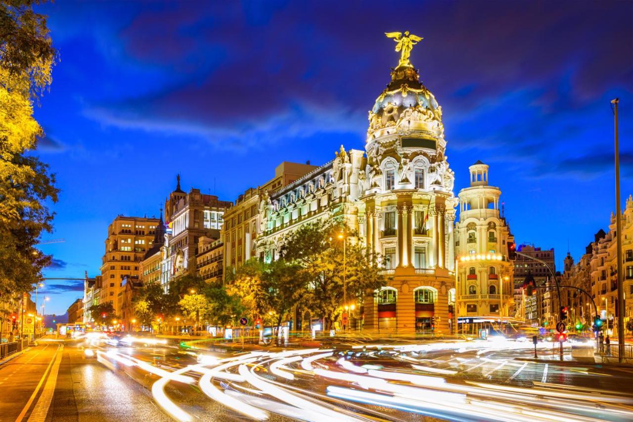 La Reina De Gran Via - Parking Tph Bed and Breakfast Madrid Exteriör bild